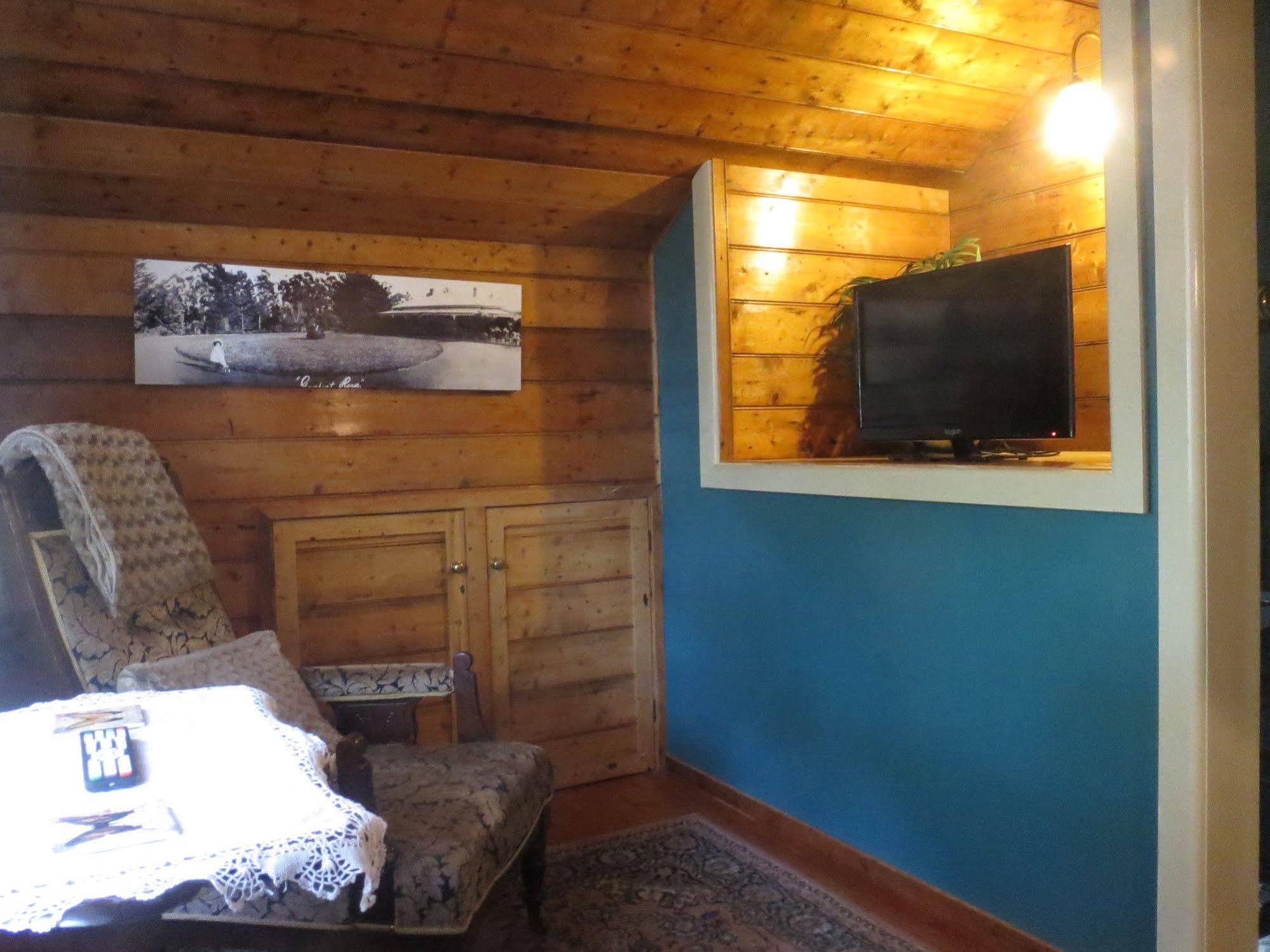 Cobden Heytesbury House Bed & Breakfast エクステリア 写真
